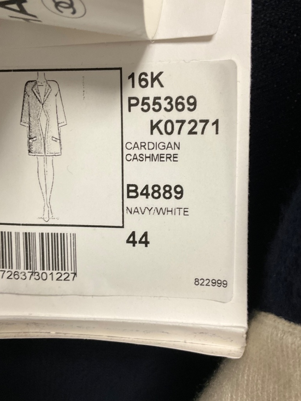 CHANEL NAVY / WHITE 2016 CASHMERE KNIT LONG CARDIGAN SWEATER WITH SILVER CC LOGO - Picture 7 of 8